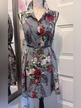 Sleeveless Striped Floral Button-Up Top - Black/White with Red & Pink Roses